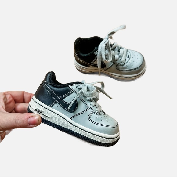 Nike Gray Black & White Toddler Air Force 1 Sneakers Size 5 - Picture 1 of 9